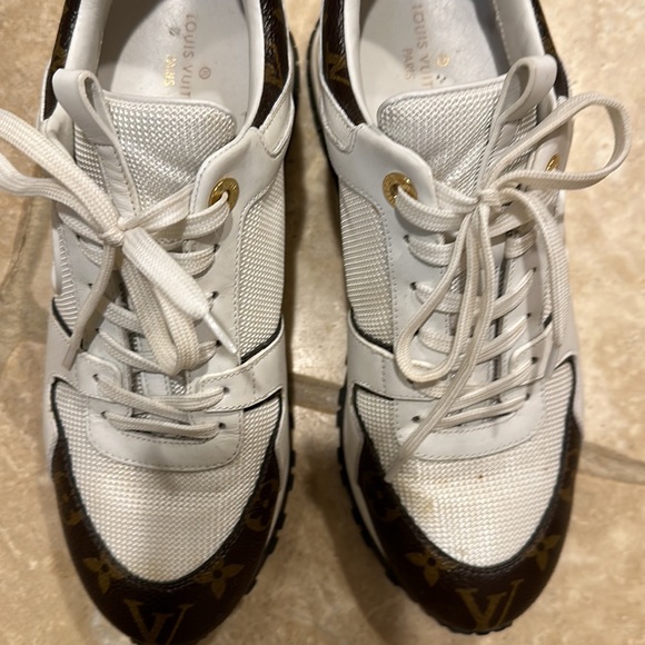 Worn twice authentic Louis Vuitton sneakers - Picture 15 of 16